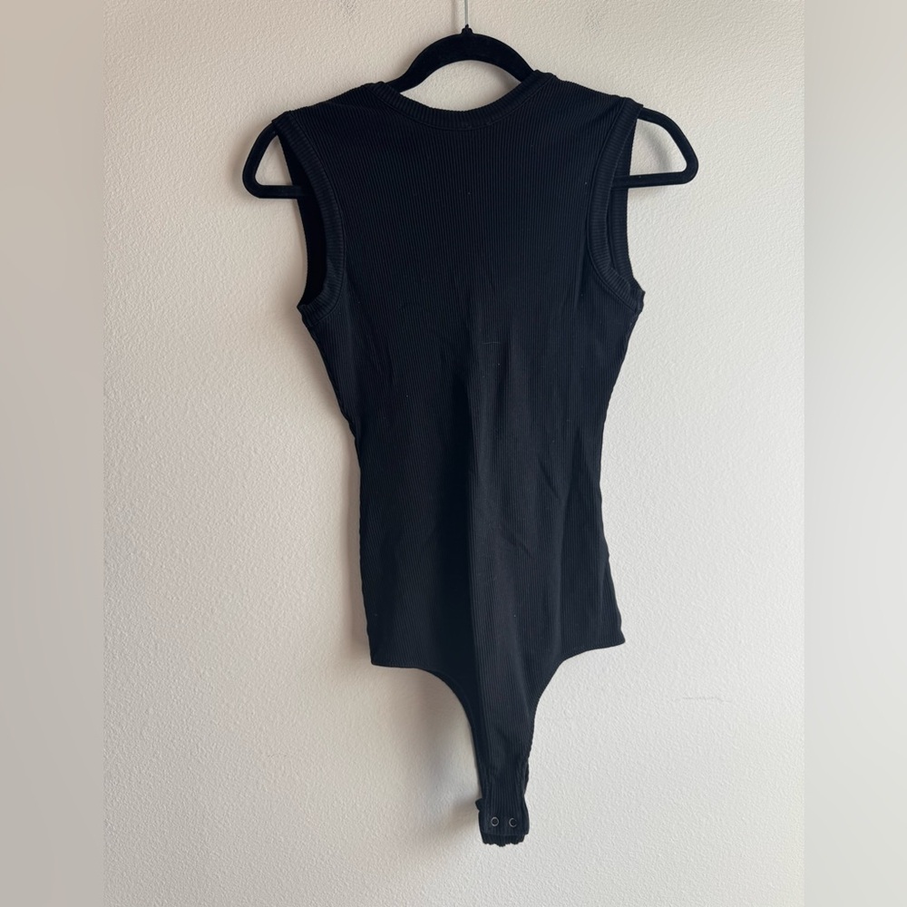 AGOLDE Sutton V Back High Neck Sleeveless Reversible Bodysuit Size Medium - Picture 4 of 6